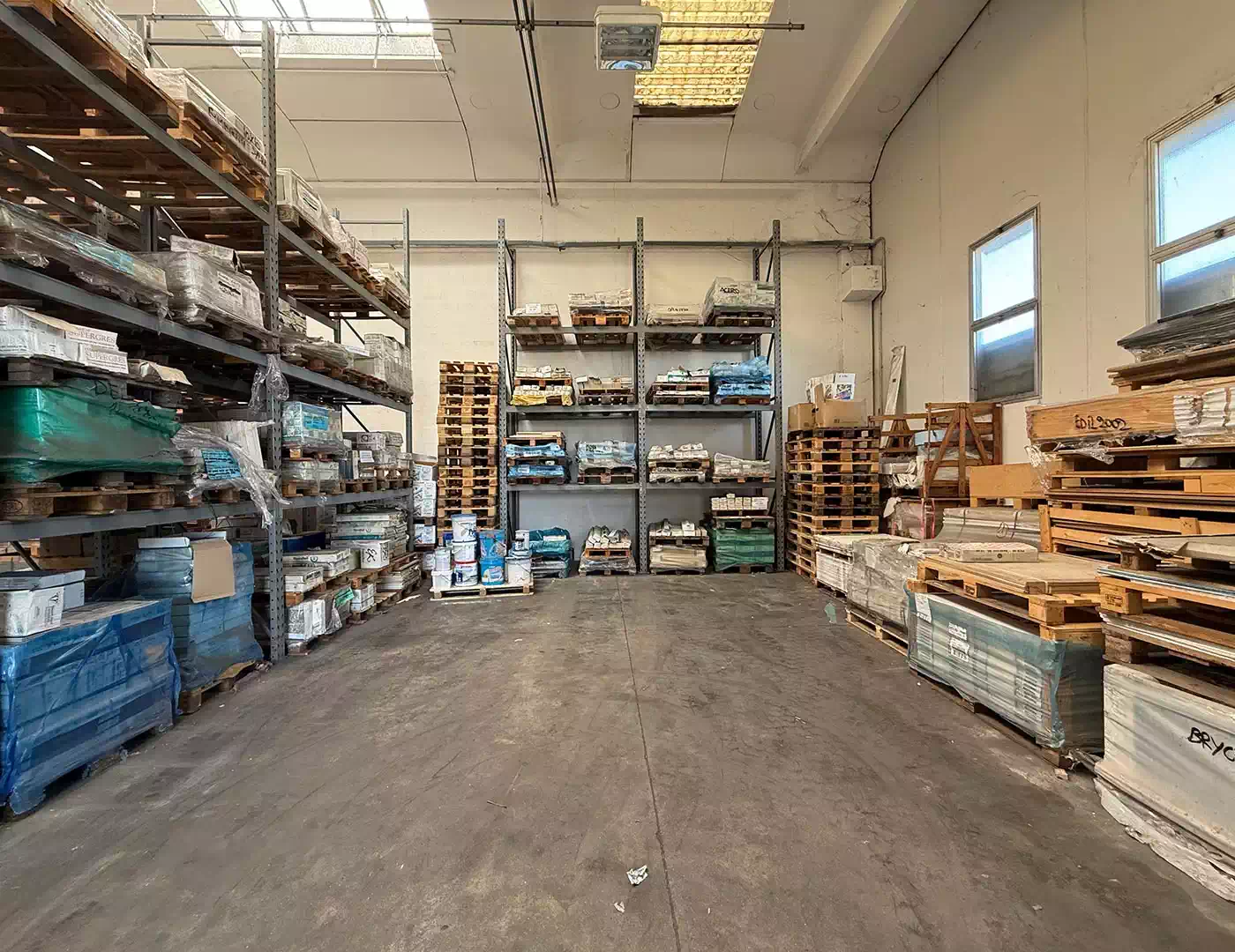 Magazzino con stock di pavimenti in promo a Bologna e Modena